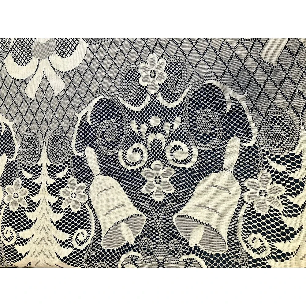 Christmas Lace Table Cloth - White - 82